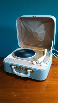 Dieters Plattenspieler Koffer (Hi-Fi Musik­gerät, Verstärker, Endstufe)