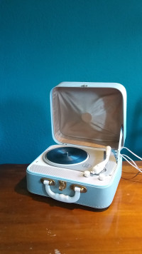 Dieters Plattenspieler Koffer (Hi-Fi Musik­gerät, Verstärker, Endstufe)