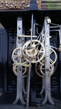 Irmas Uhr (Pendeluhr, Pendule, Stand­uhr & Wand­uhr)