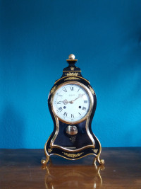 Livias Uhr (Pendeluhr, Pendule, Stand­uhr & Wand­uhr)