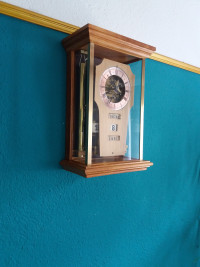 Uelis Kalenderuhr (Pendeluhr, Pendule, Stand­uhr & Wand­uhr)